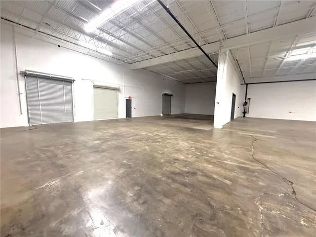 a view of empty room with window