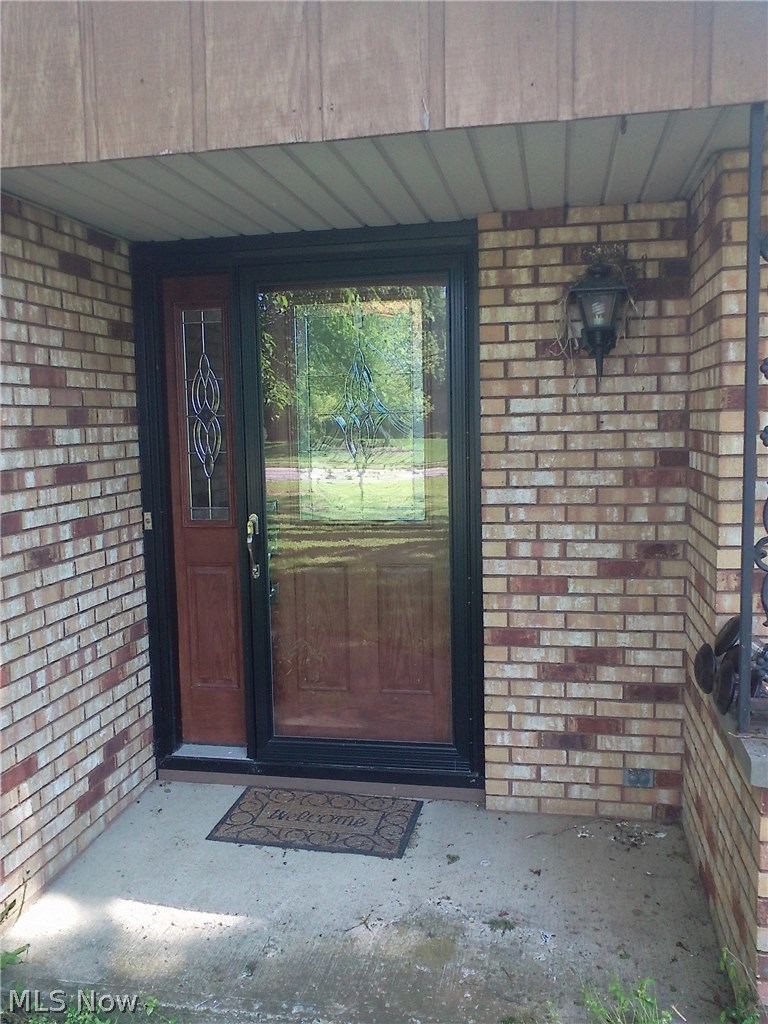 35140 Riegelsberger Road Avon, OH 44011 - Photo 14 of 17 Beautiful newer front door