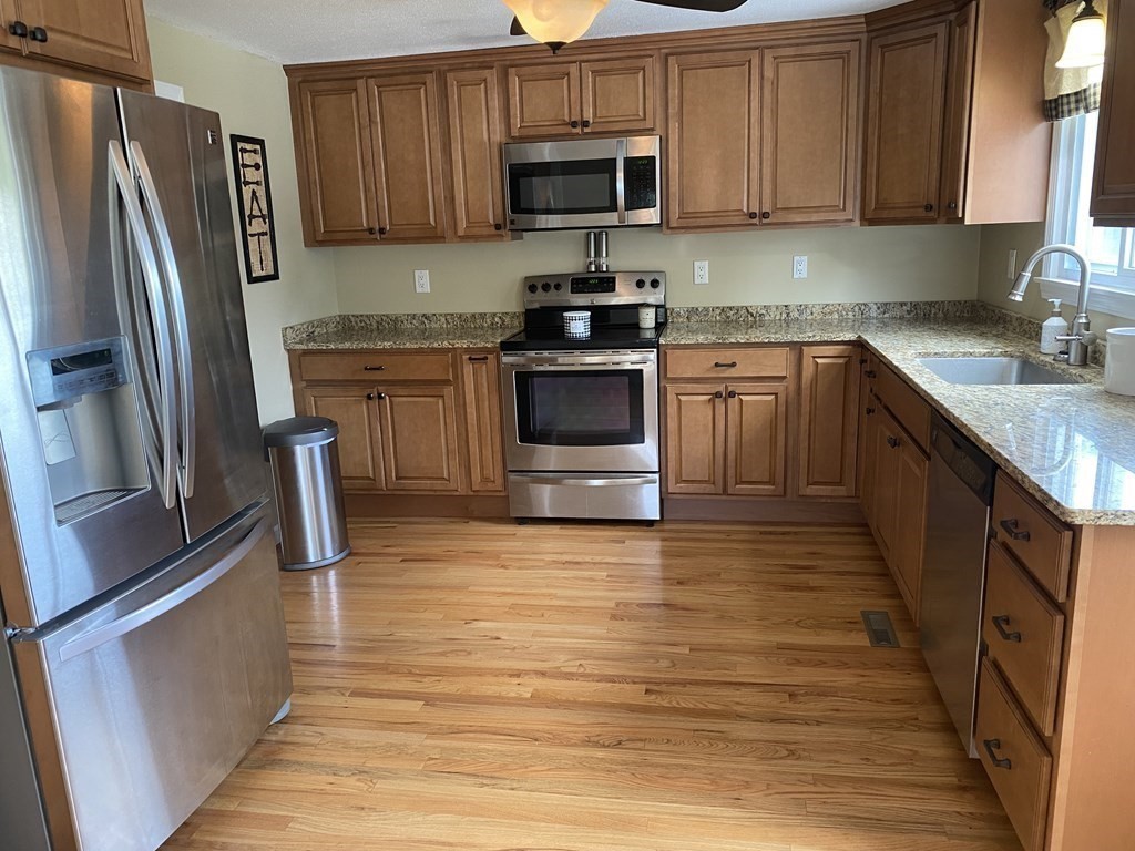 64 Raven Road Dracut, MA 01826 - Photo 4 of 30 Gallery Image 4