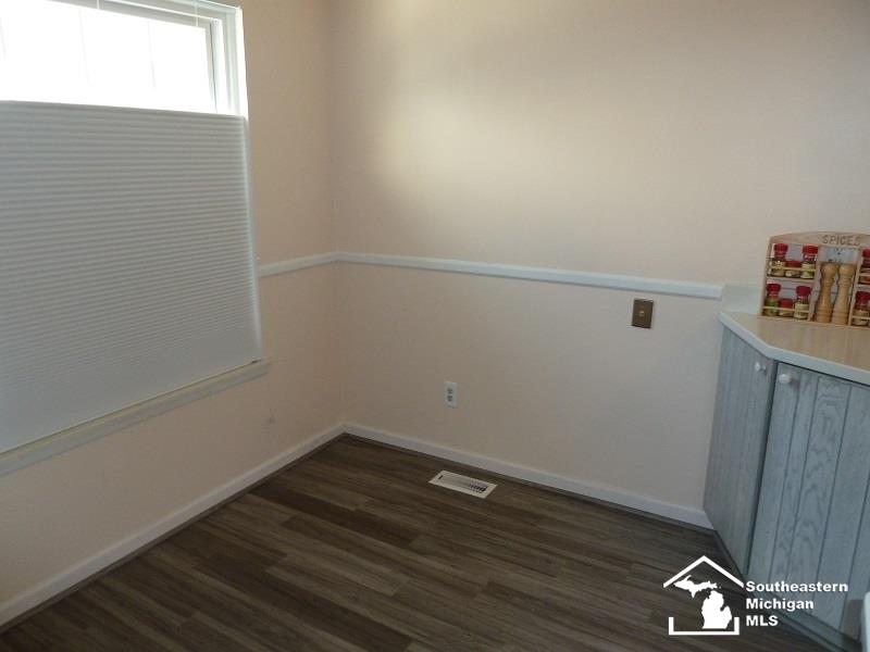 12607 Ronda Southgate, MI 48195 - Photo 9 of 22 31255758-8.JPG