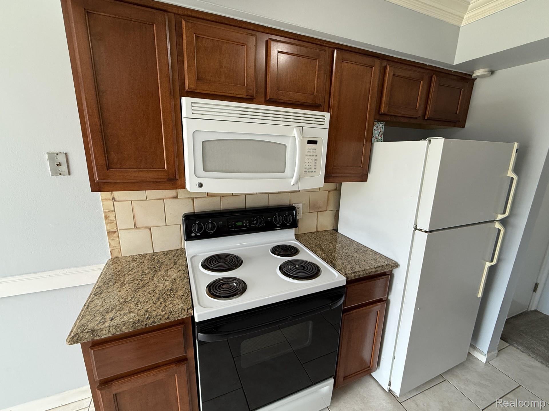 8162 24 Mile Road, Unit 20 Utica, MI 48316 - Photo 3 of 15 3.jpeg