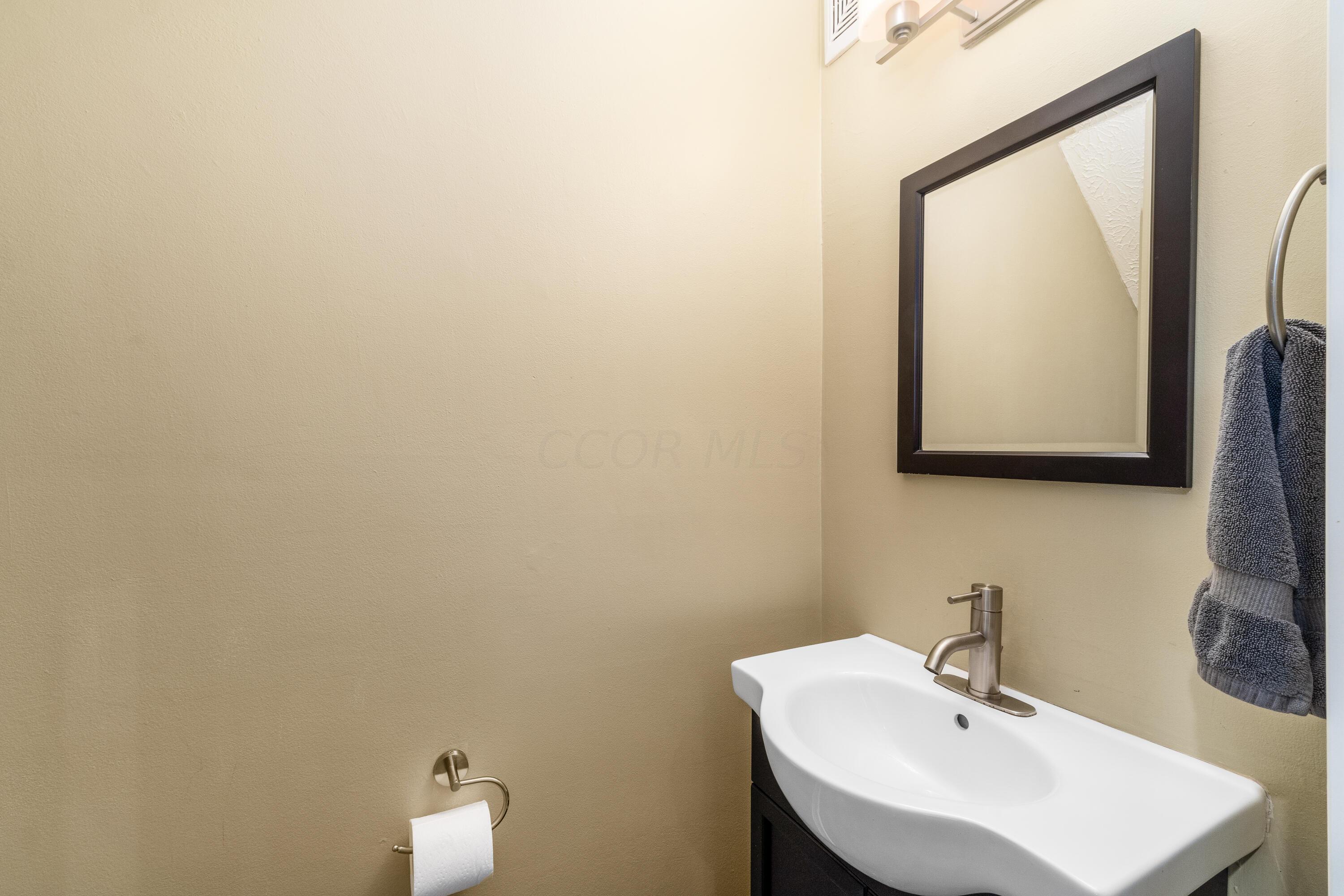 823 McClain Road Columbus, OH 43212 - Photo 19 of 32 Half Bath