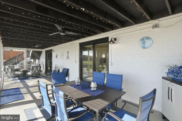 a view of a tennis court