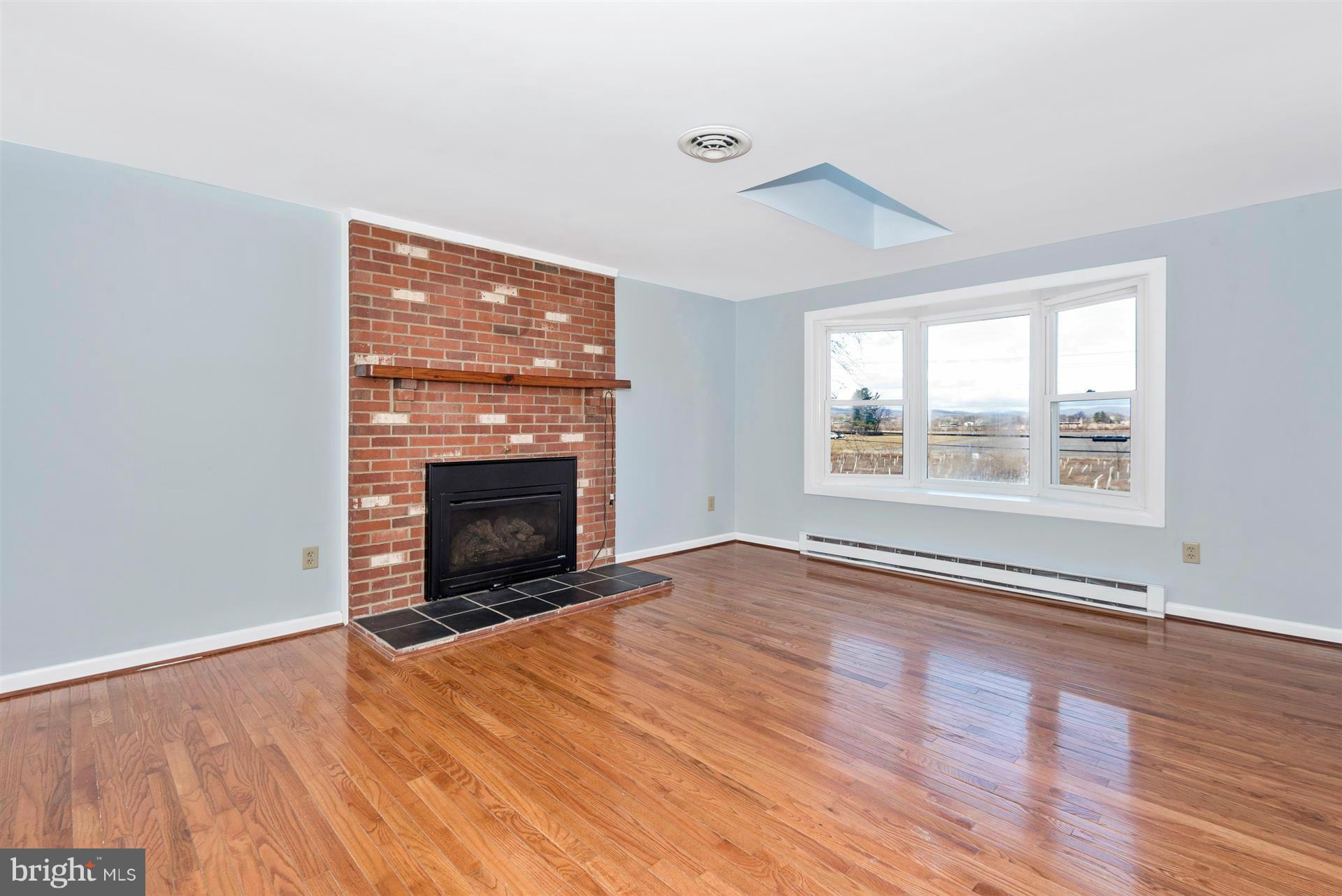 5707 Adamstown Road Adamstown, MD 21710 - Photo 11 of 30 Living Room