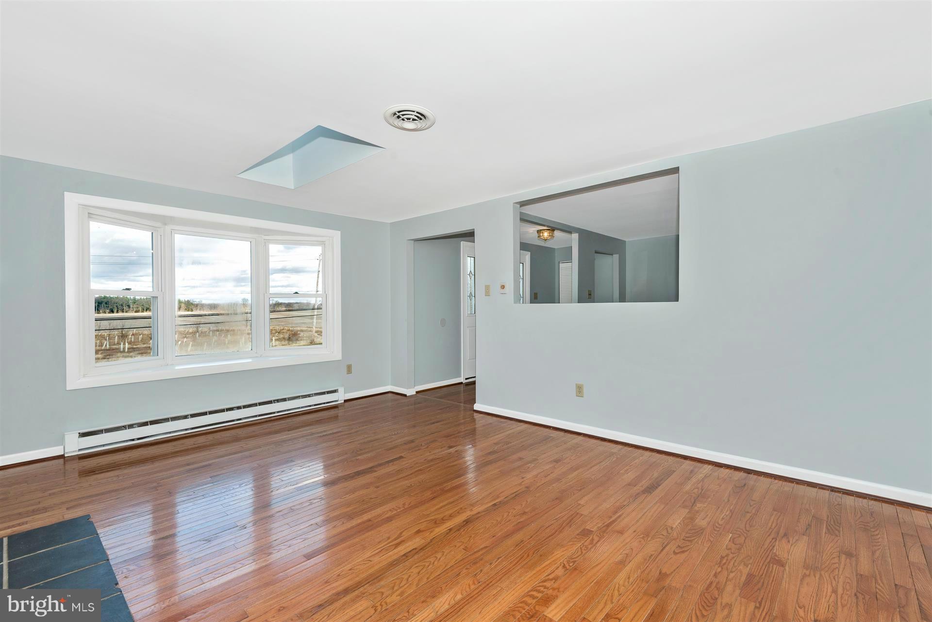 5707 Adamstown Road Adamstown, MD 21710 - Photo 13 of 30 Living Room
