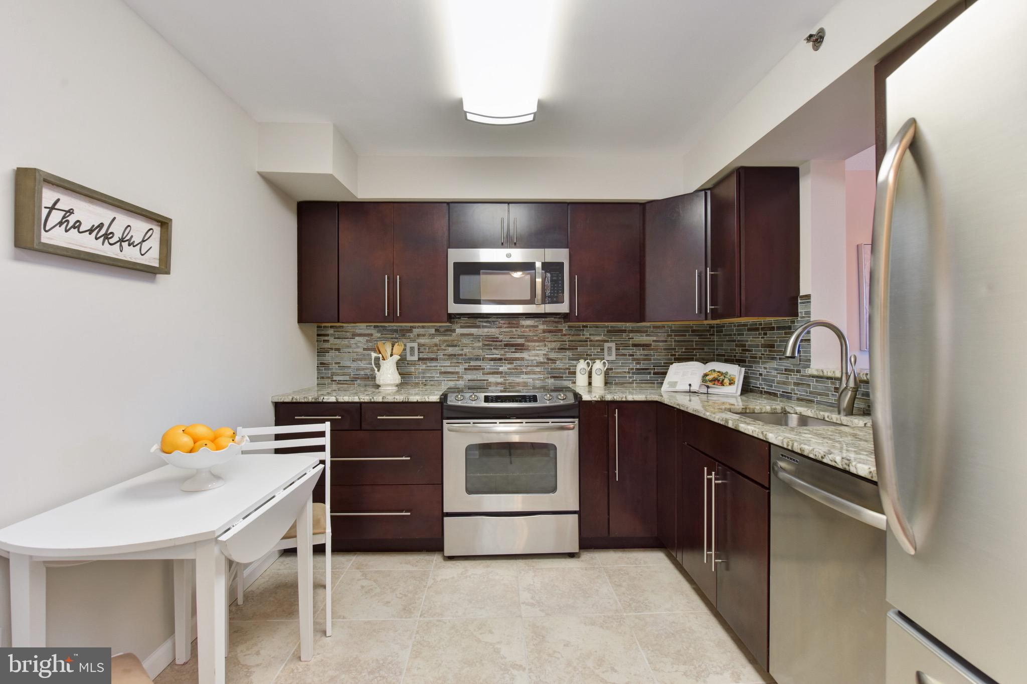 545 East Braddock Road, Unit 201 Alexandria, VA 22314 - Photo 12 of 32 Breakfast table space