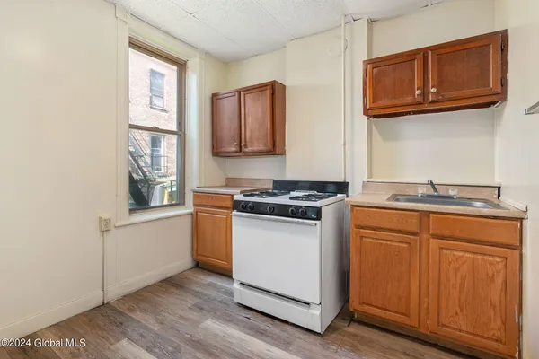 $1,050 | 28 Bradford Street, Unit 1, Albany, NY 12206