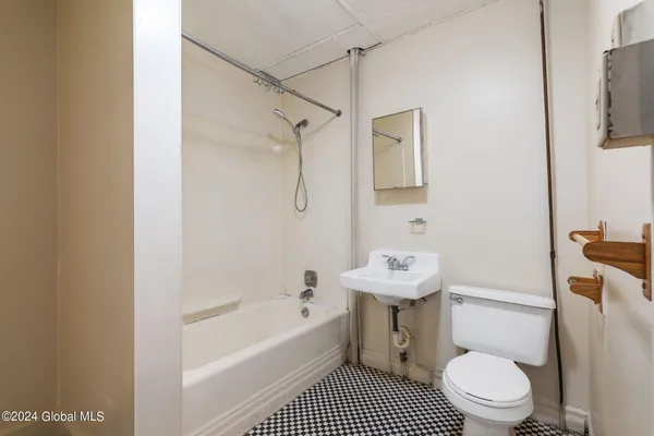 $1,050 | 28 Bradford Street, Unit 1, Albany, NY 12206