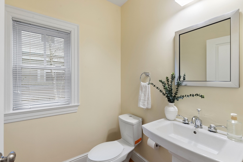 38 Courtyard Place Lexington, MA 02420 - Photo 10 of 23