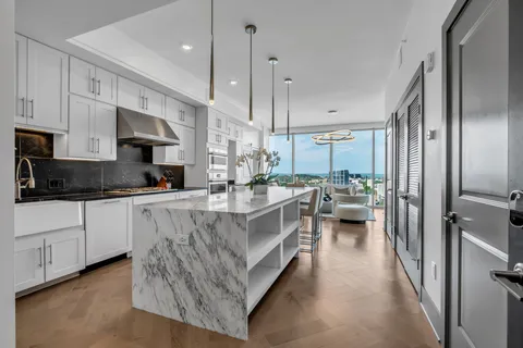 $1,850,000 | 1616 West End Avenue, Unit 2201, Nashville, TN 37203