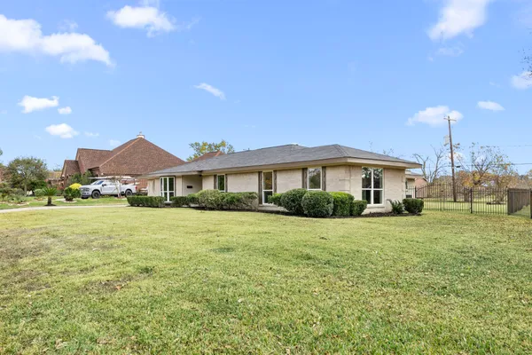 $395,000 | 6934 Heron Drive, Houston, TX 77087
