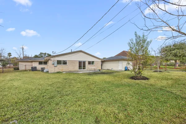 $395,000 | 6934 Heron Drive, Houston, TX 77087