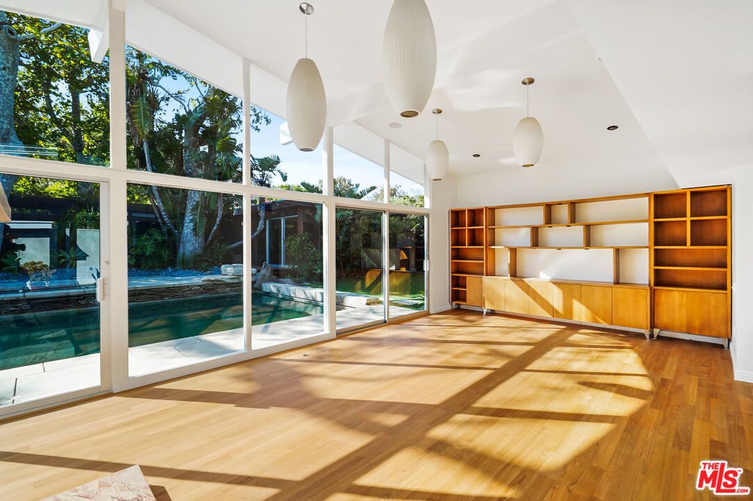 30725 Manzano Drive Malibu, CA 90265 - Photo 16 of 51 a view of a indoor basketball court