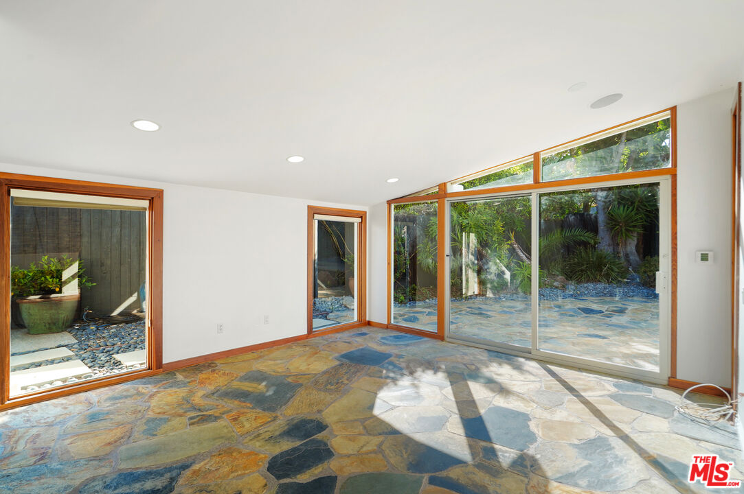 30725 Manzano Drive Malibu, CA 90265 - Photo 24 of 51