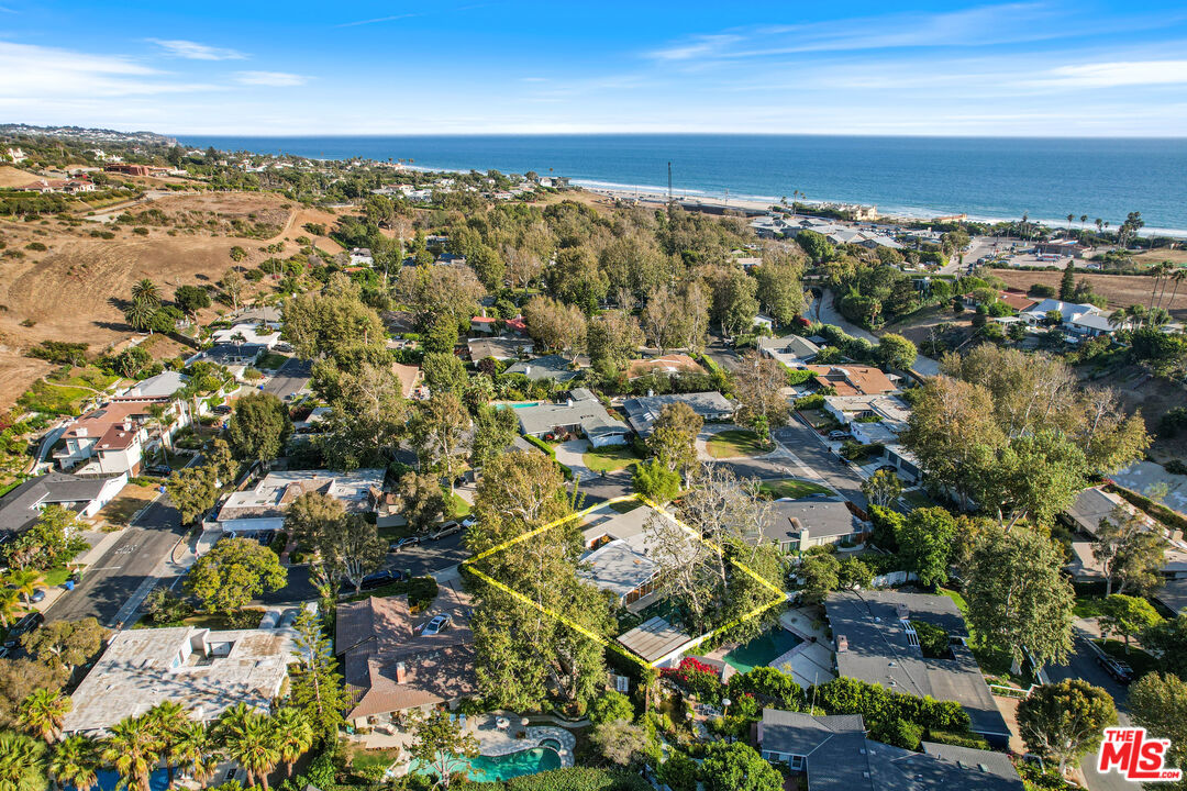 30725 Manzano Drive Malibu, CA 90265 - Photo 49 of 51 a view of city and ocean