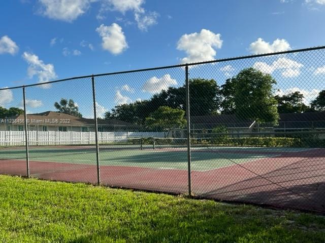 5420 Gate Lake Road, Unit 5420 Tamarac, FL 33319 - Photo 38 of 39 Gallery Image 38