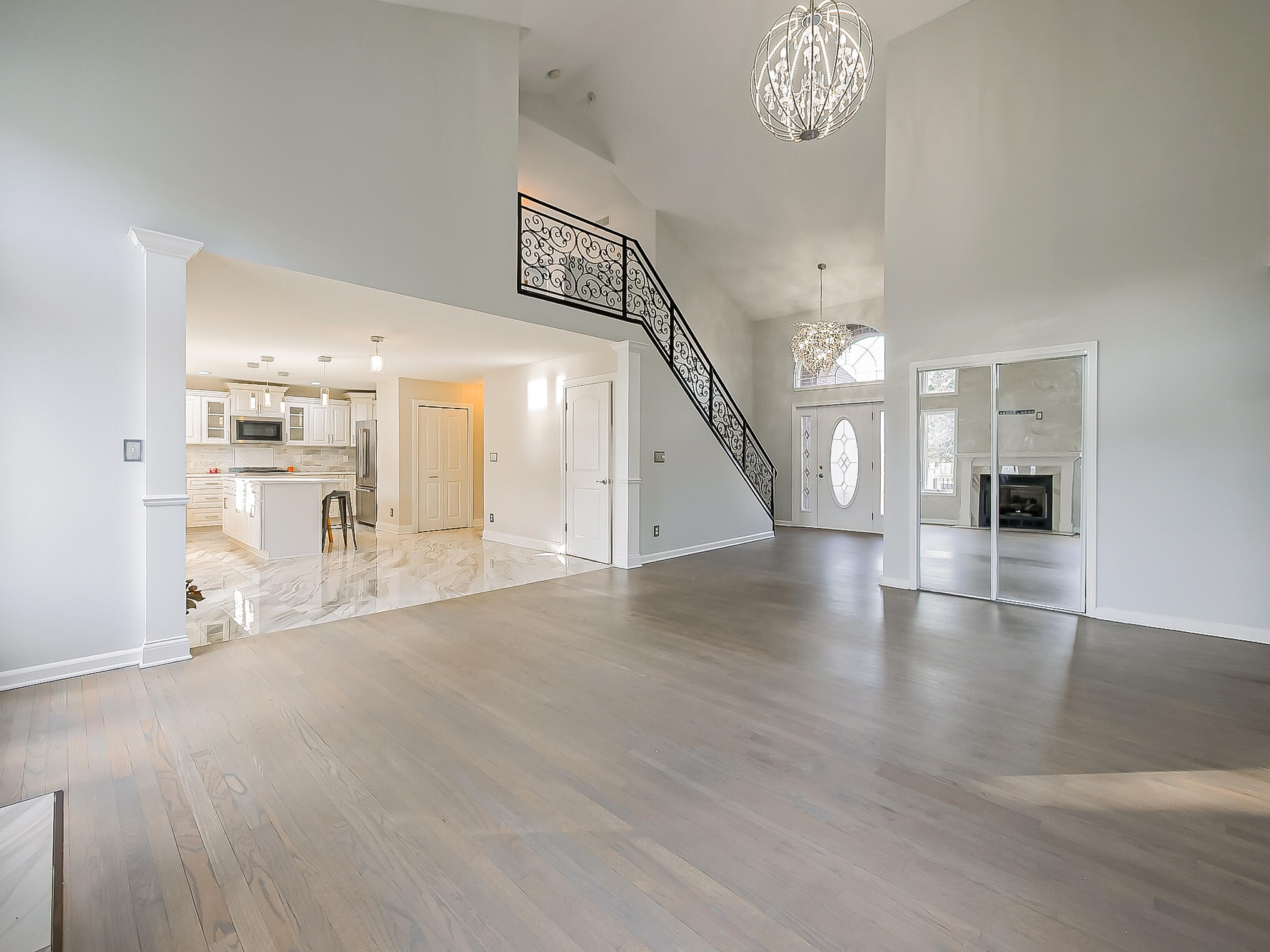 3345 East Commerce Road Commerce Township, MI 48382 - Photo 11 of 53 Main living area