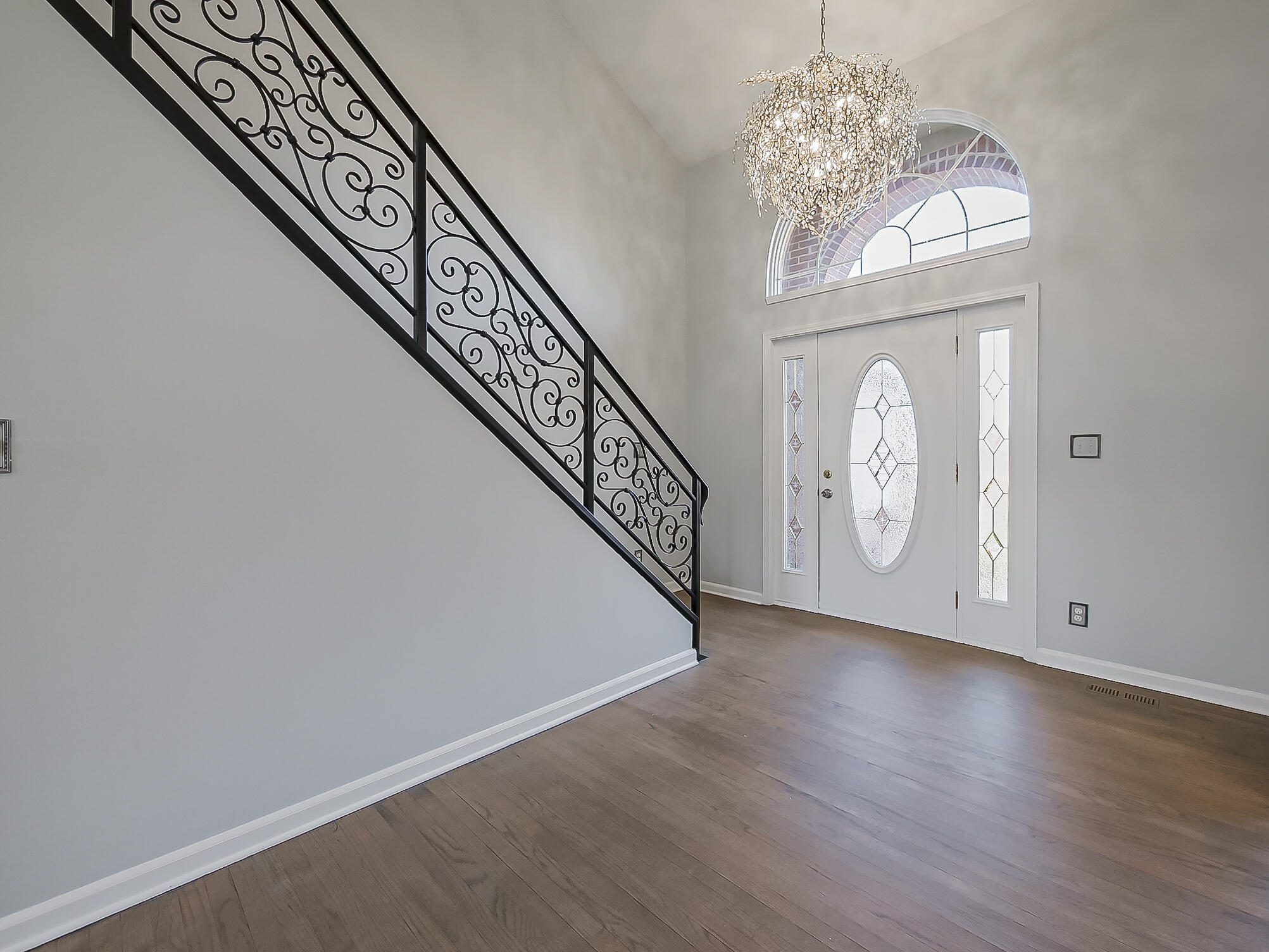 3345 East Commerce Road Commerce Township, MI 48382 - Photo 31 of 53 Welcoming foyer