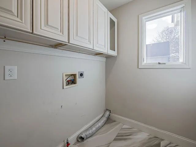 $659,900 | 3345 East Commerce Road, Commerce Township, MI 48382