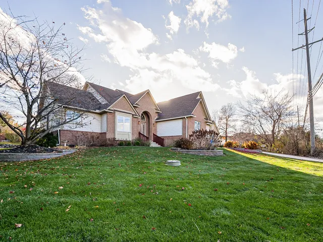 $659,900 | 3345 East Commerce Road, Commerce Township, MI 48382