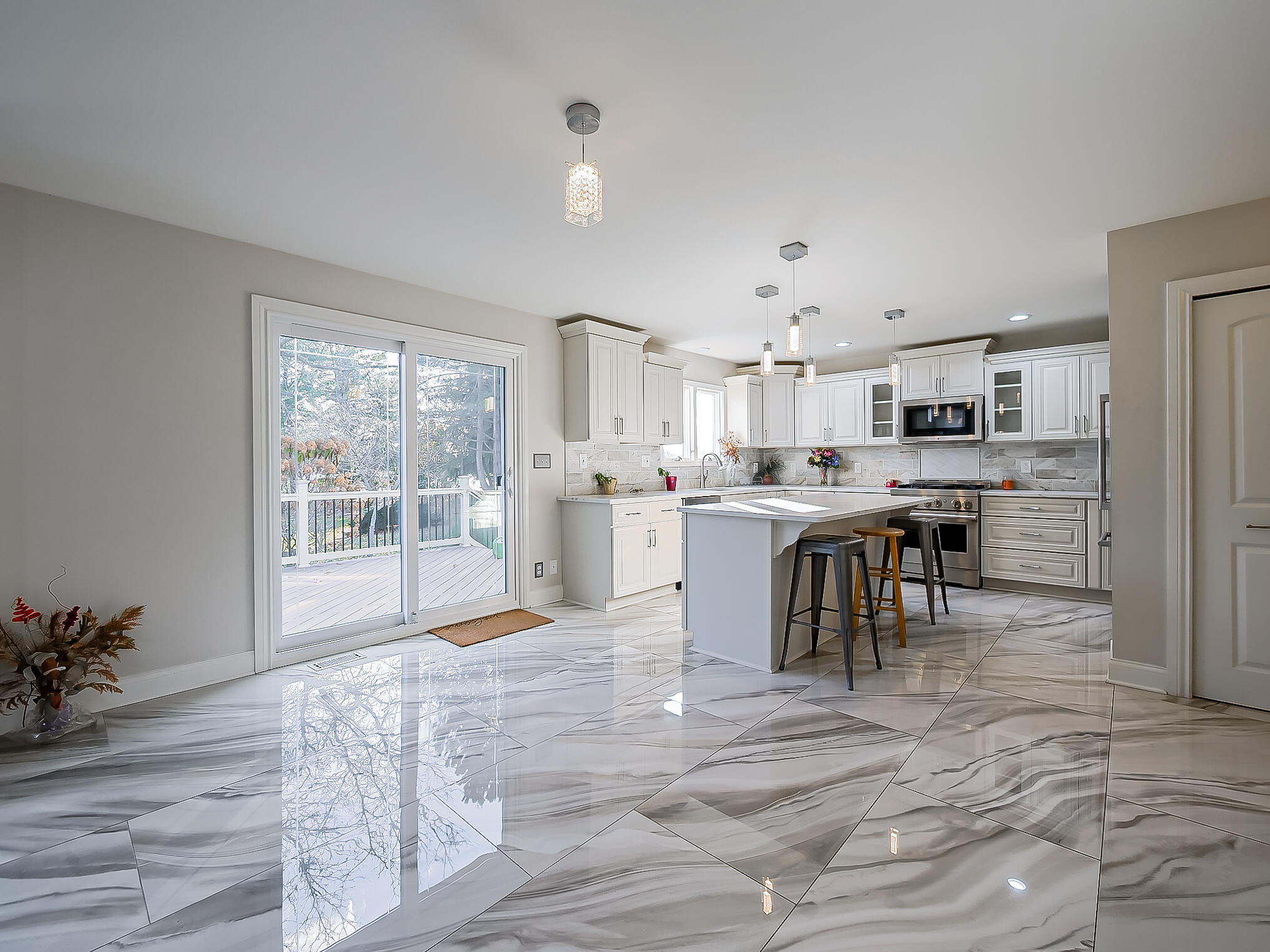 3345 East Commerce Road Commerce Township, MI 48382 - Photo 8 of 53 Casual dining area
