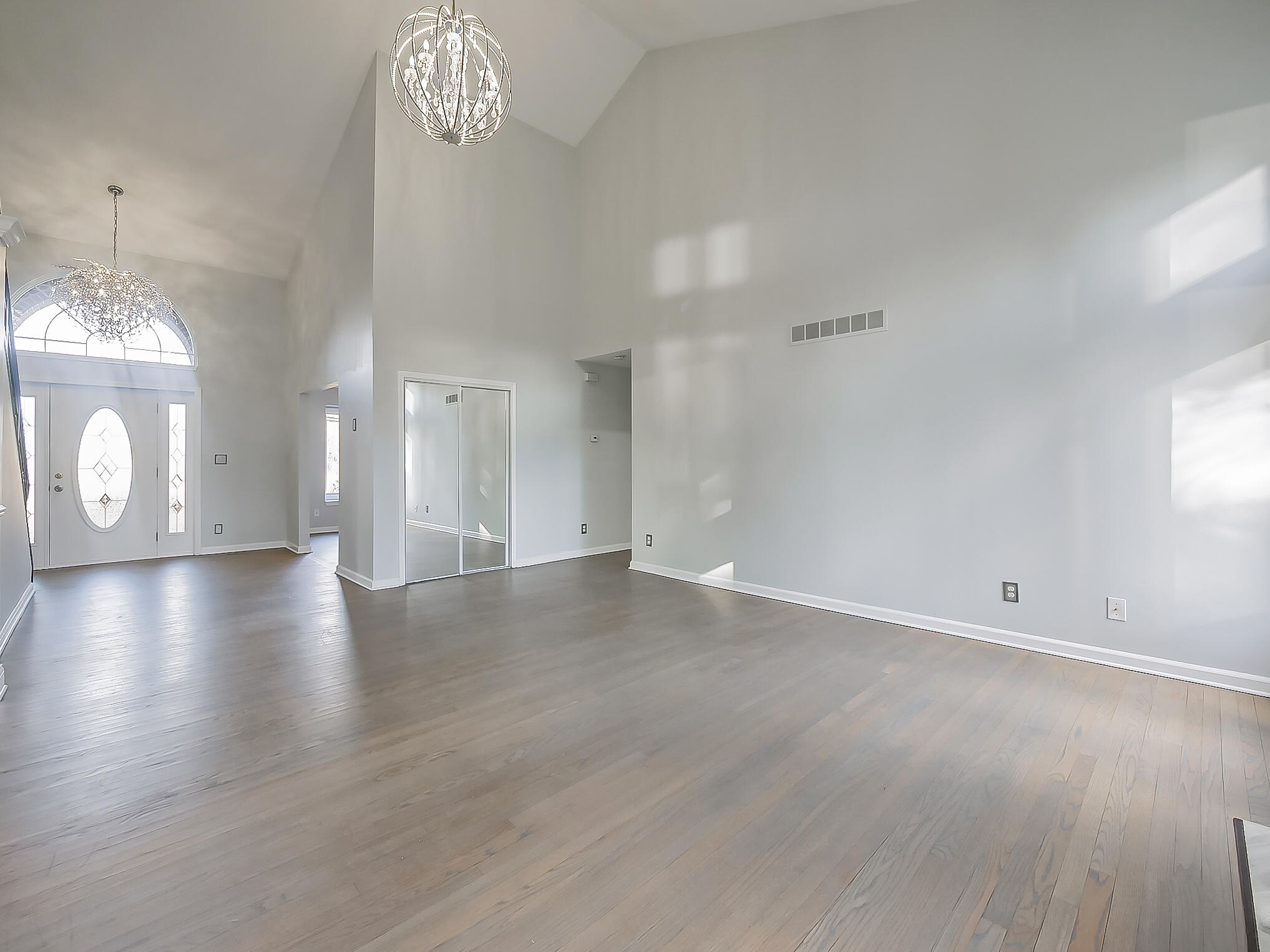 3345 East Commerce Road Commerce Township, MI 48382 - Photo 9 of 53 Main living area