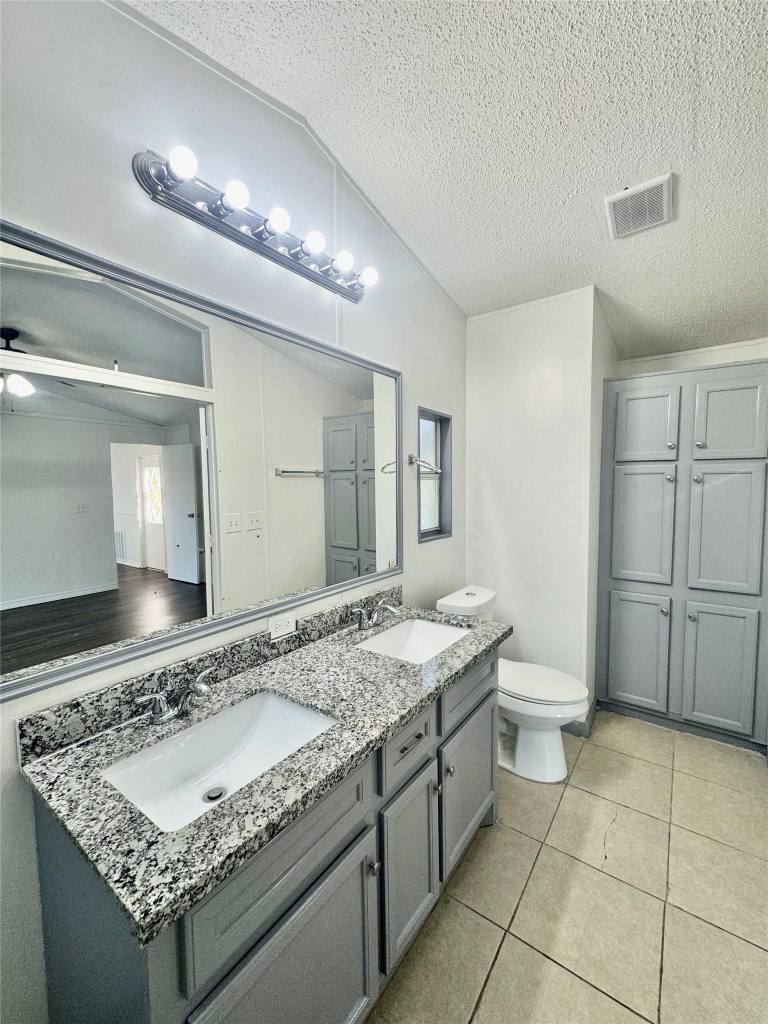 1007 Spooner Street Pasadena, TX 77506 - Photo 13 of 19 Dual vanity and linen storage