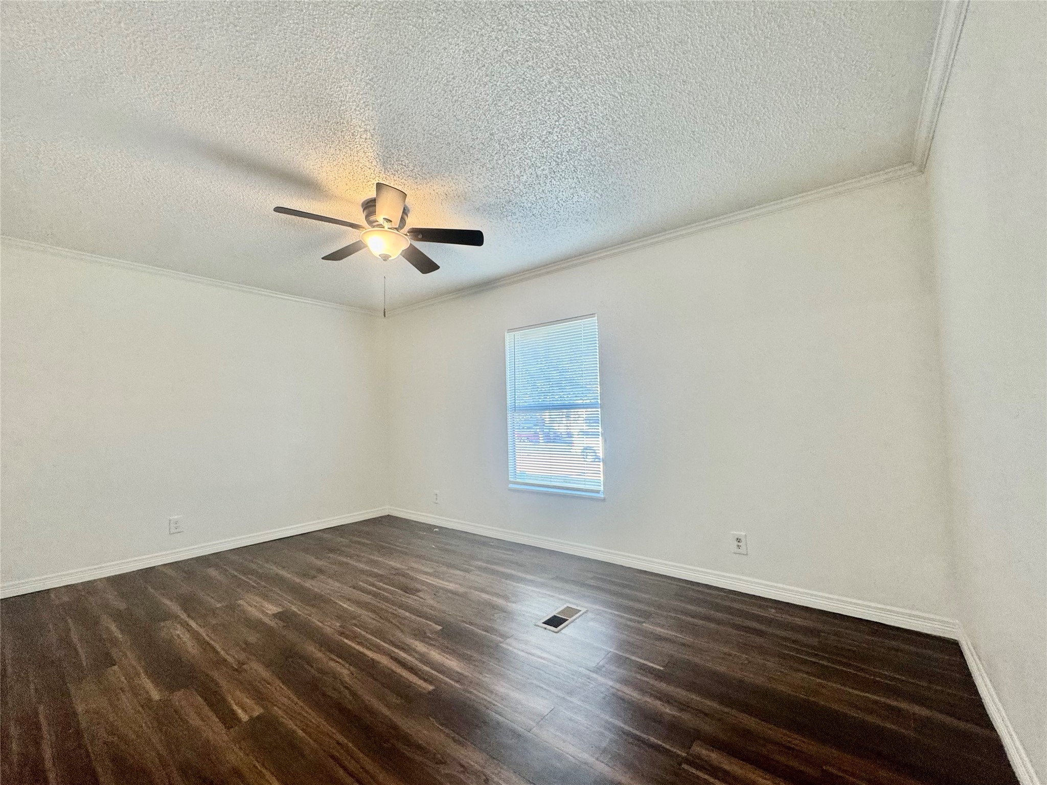 1007 Spooner Street Pasadena, TX 77506 - Photo 14 of 19 Large 2nd bedroom