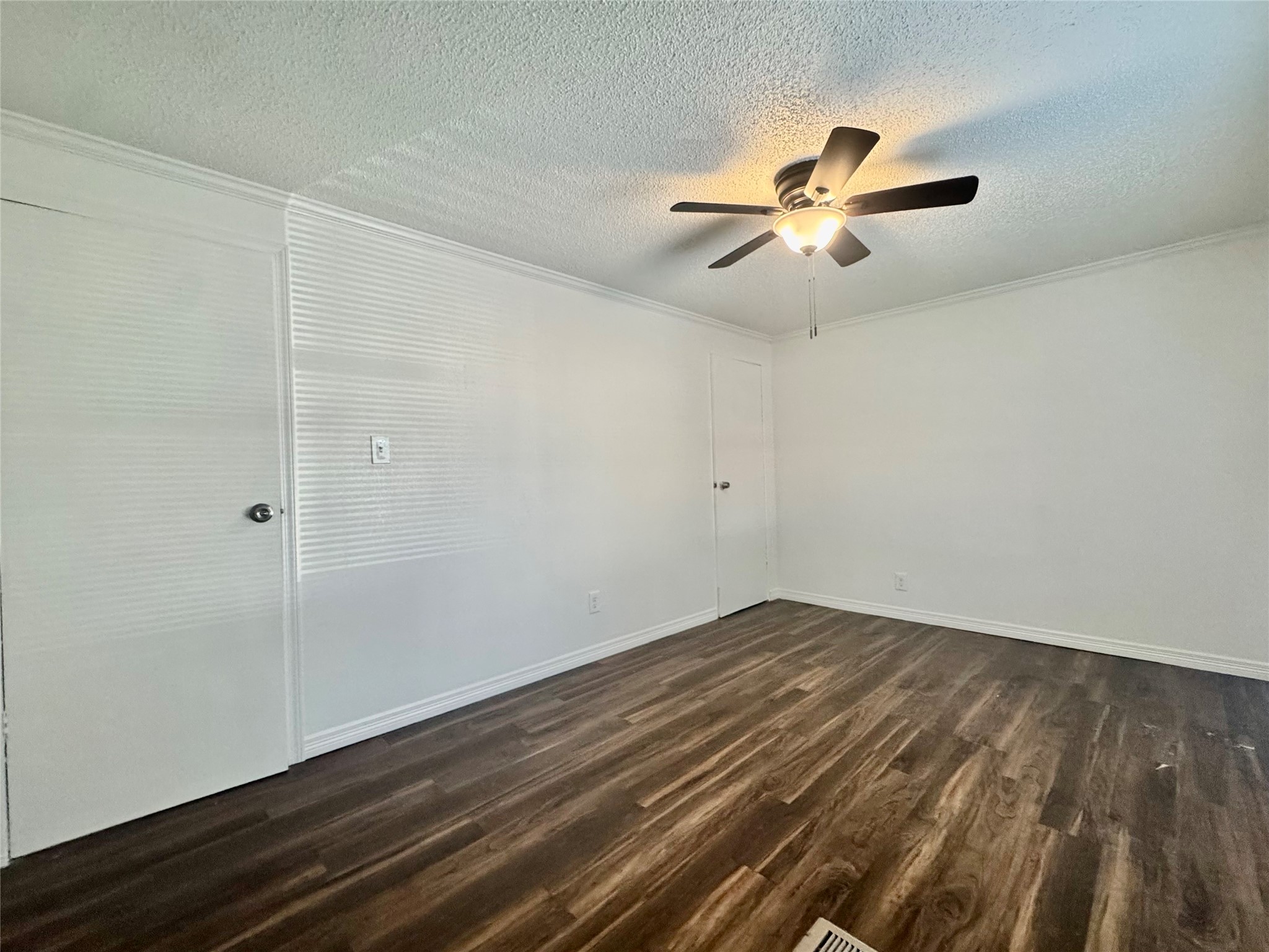 1007 Spooner Street Pasadena, TX 77506 - Photo 15 of 19 Another view of 2nd bedroom