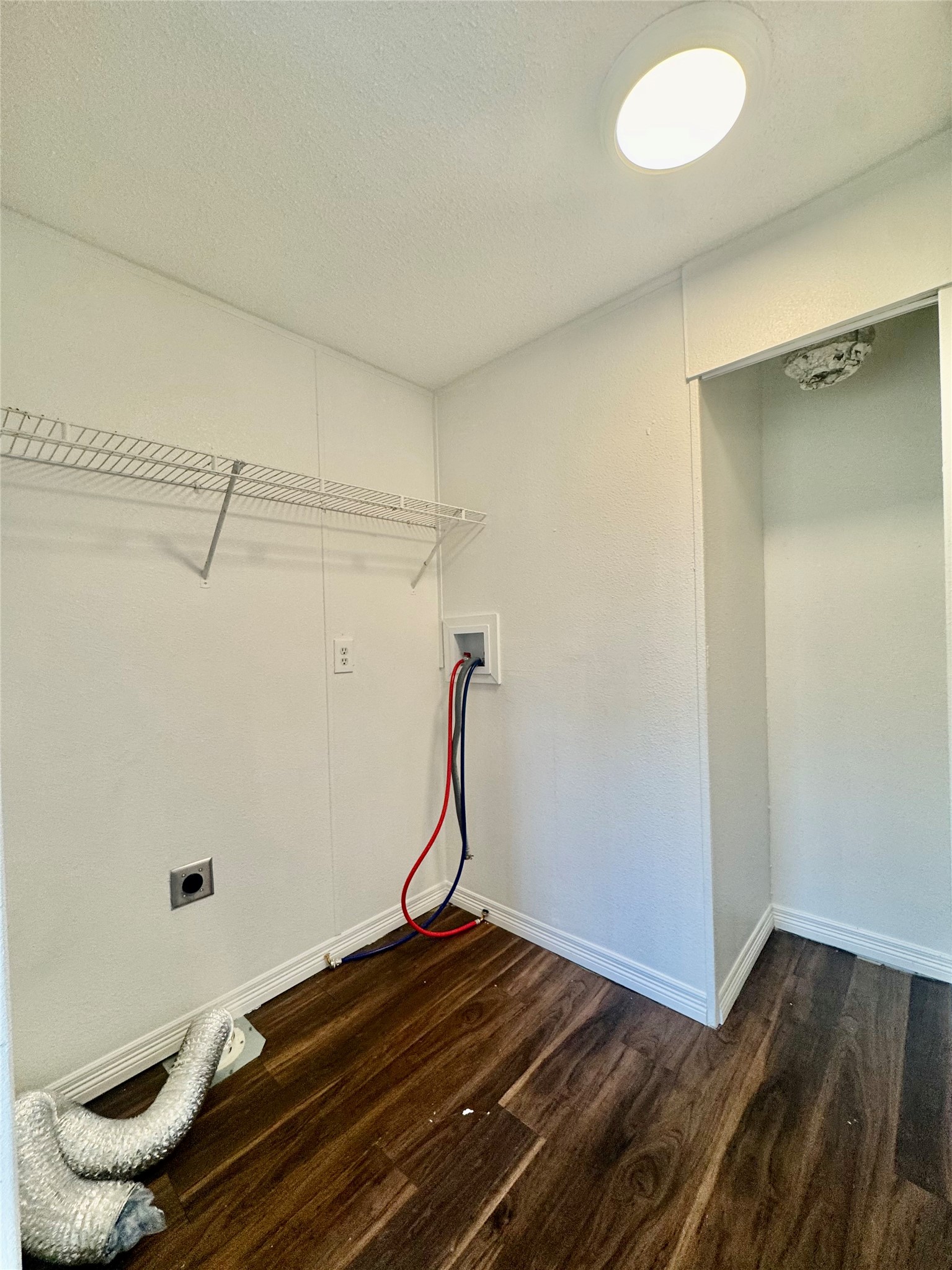 1007 Spooner Street Pasadena, TX 77506 - Photo 19 of 19 Utility room with W/D connections