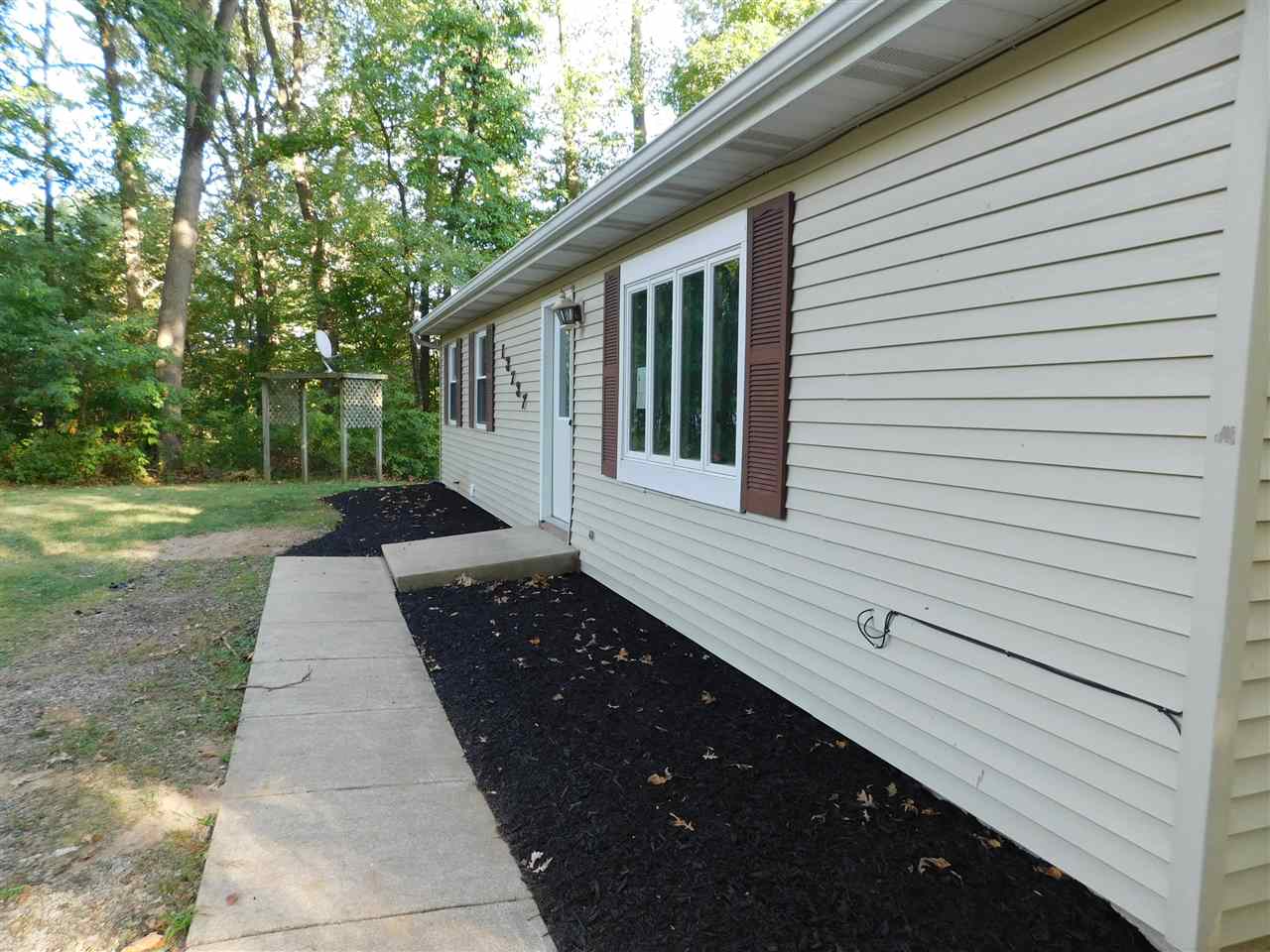 13737 2a Road Plymouth, IN 46563 - Photo 3 of 33