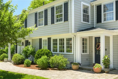 $2,250,000 | 9 Stone Tower Lane, Barrington, RI 02806