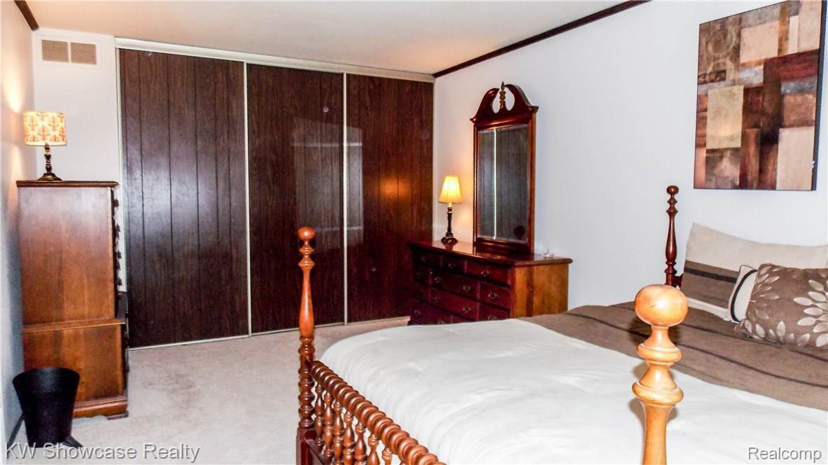40327 Oak Tree Novi, MI 48375 - Photo 13 of 19 DSCN4526.jpg