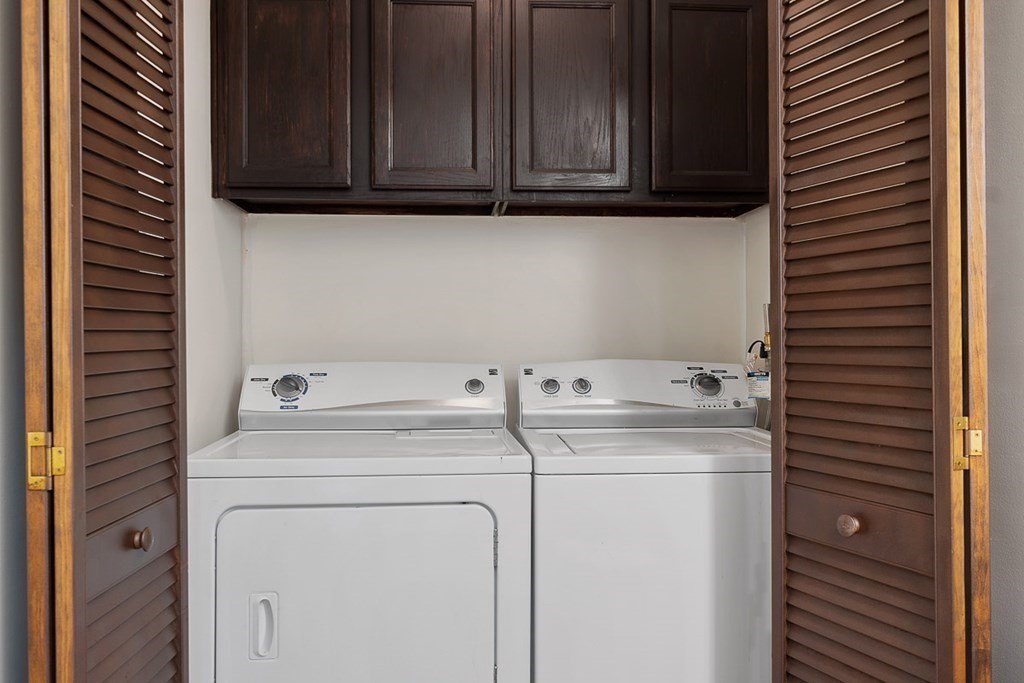 25 Century Way, Unit 25 Gardner, MA 01440 - Photo 13 of 34 a utility room with dryer and washer