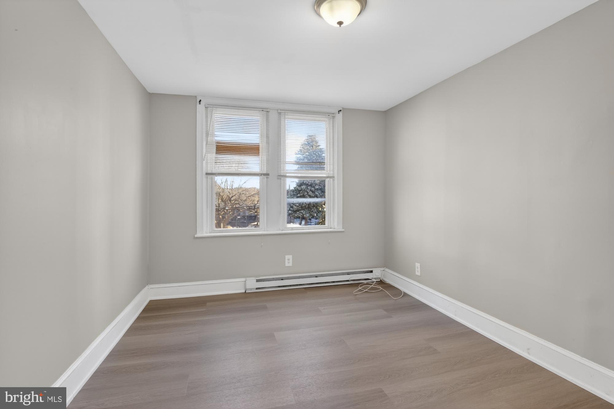 1640 South 28th Street Philadelphia, PA 19145 - Photo 21 of 27 an empty room with a window