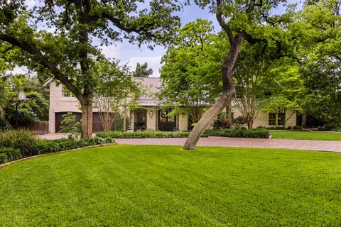 a view of a house with a yard and tree
