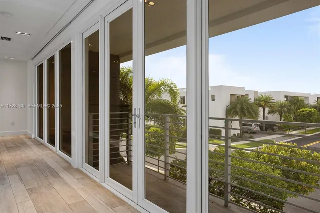 $2,490,000 | 10296 Northwest 74th Terrace, Doral, FL 33178