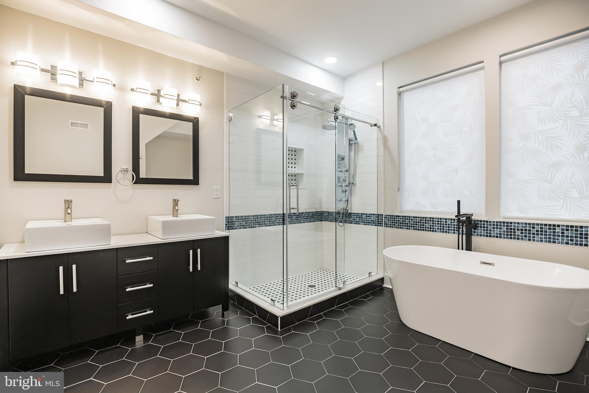 2030 Reed Street Philadelphia, PA 19146 - Photo 14 of 30 Main Bathroom