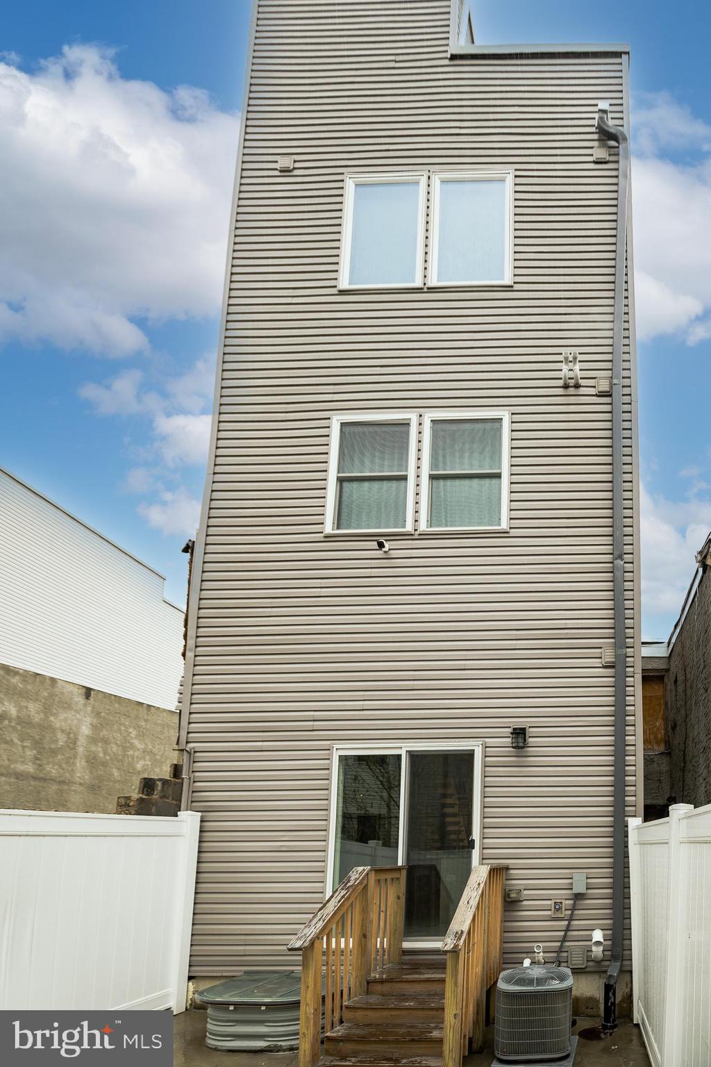 2030 Reed Street Philadelphia, PA 19146 - Photo 27 of 30 Rear of the property