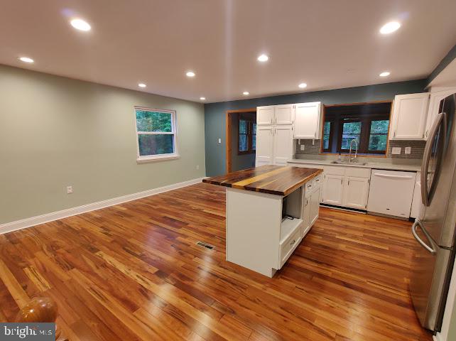 11570 Embers Court Reston, VA 20191 - Photo 7 of 21 Living, dinning & kitchen 3