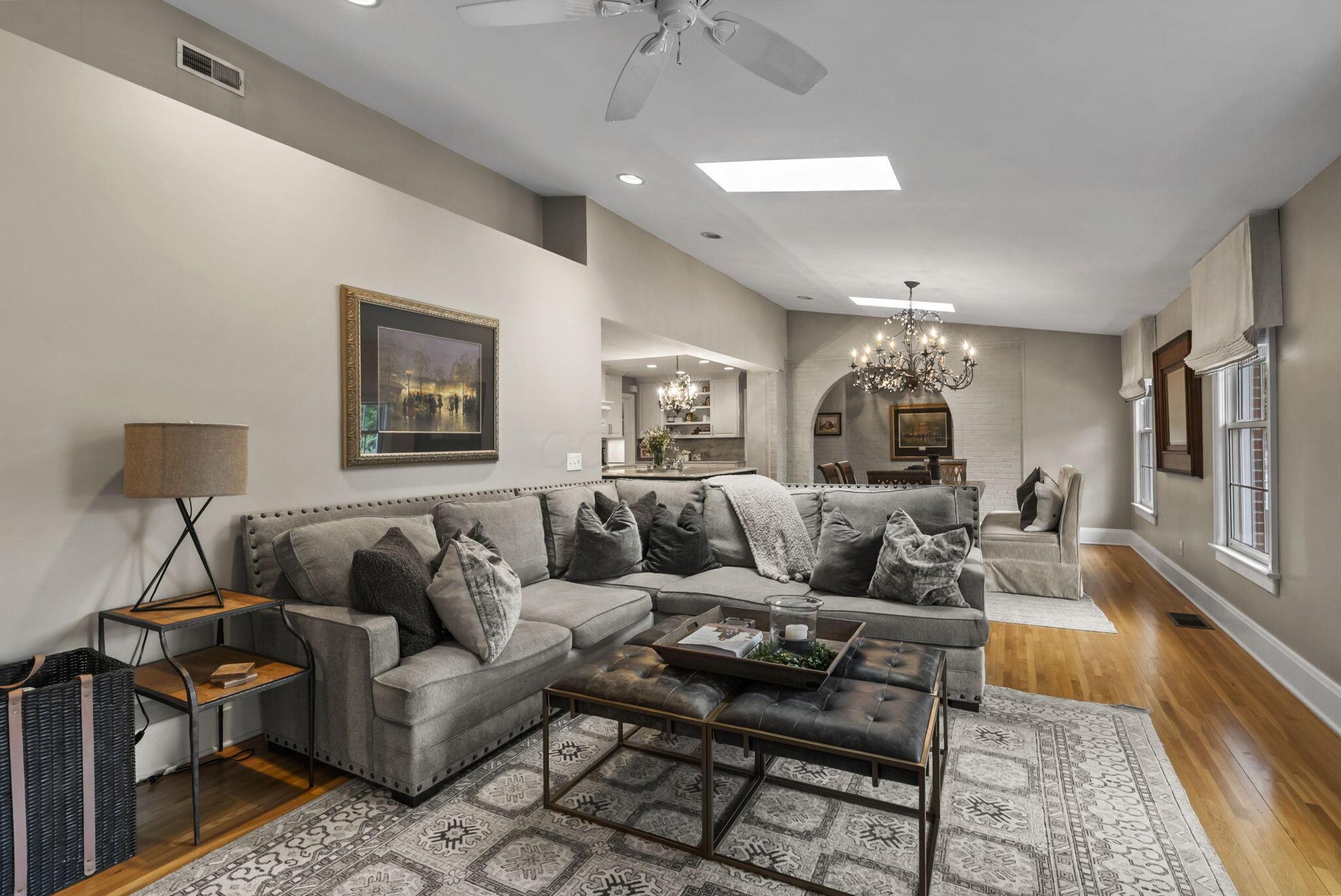 1875 Roxbury Road Upper Arlington, OH 43212 - Photo 24 of 97 Great Room