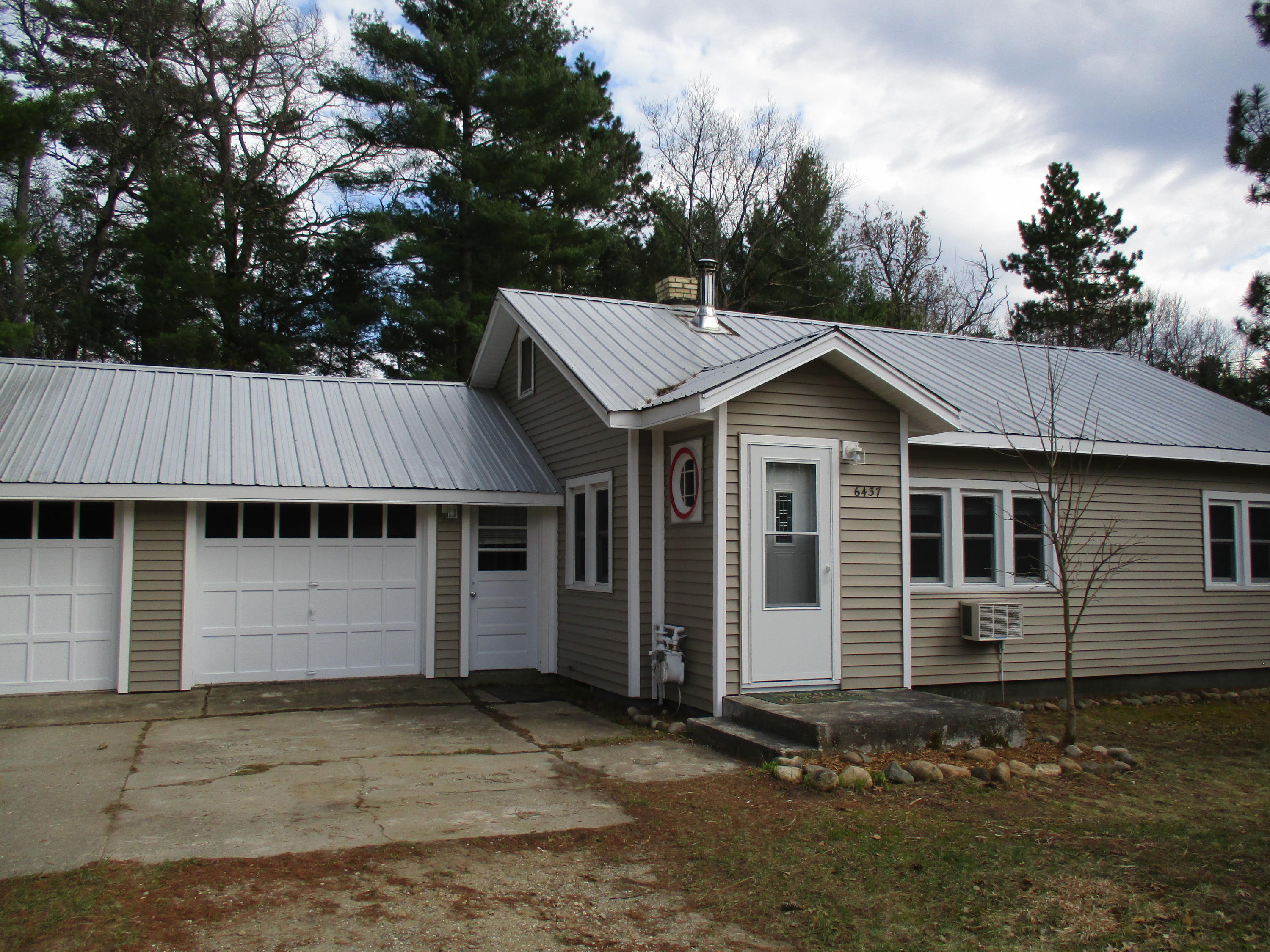 6437 Old Lake Road Grayling, MI 49738 - Photo 18 of 26 Gallery Image 18