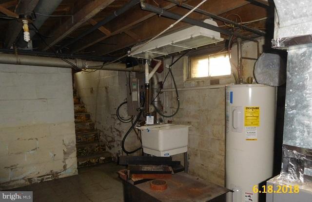 1234 Hillside Road Pasadena, MD 21122 - Photo 10 of 12 a room with gym equipment