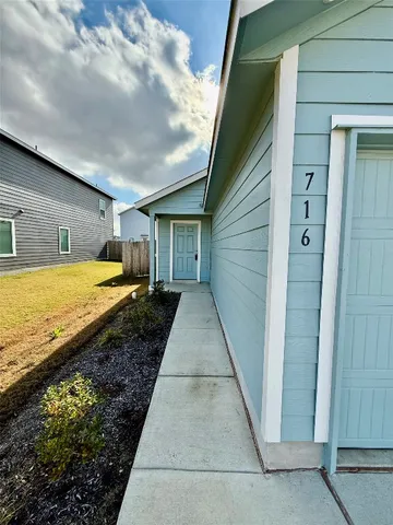 $1,580 | 716 Commander Abbott Drive, Jarrell, TX 76537