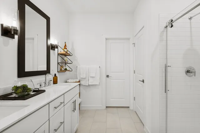 $370,460 | 7807 Jade Crest Drive, Angleton, TX 77515