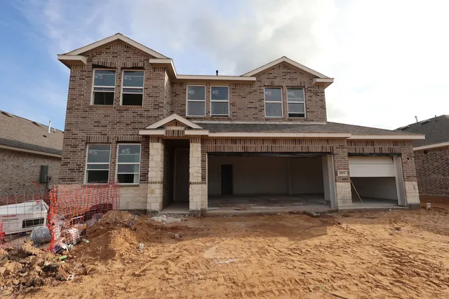 $370,460 | 7807 Jade Crest Drive, Angleton, TX 77515