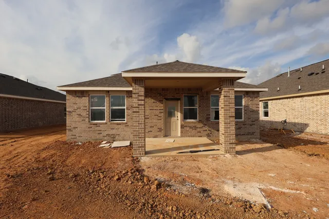 $370,460 | 7807 Jade Crest Drive, Angleton, TX 77515
