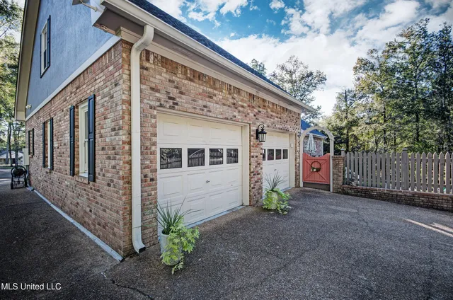 $585,900 | 422 Warwick Road, Clinton, MS 39056