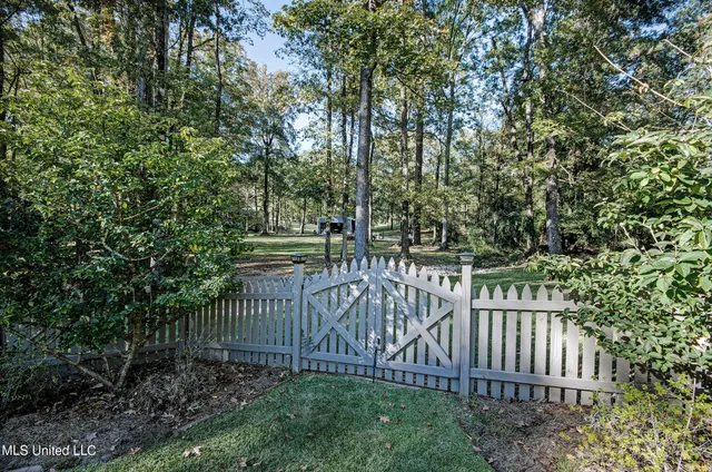 $585,900 | 422 Warwick Road, Clinton, MS 39056