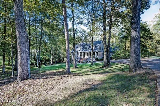 $585,900 | 422 Warwick Road, Clinton, MS 39056